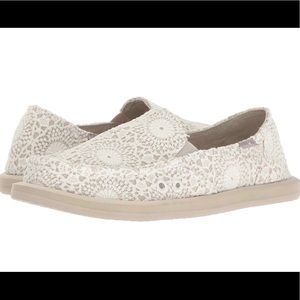 New with Tags Sanuks size 7